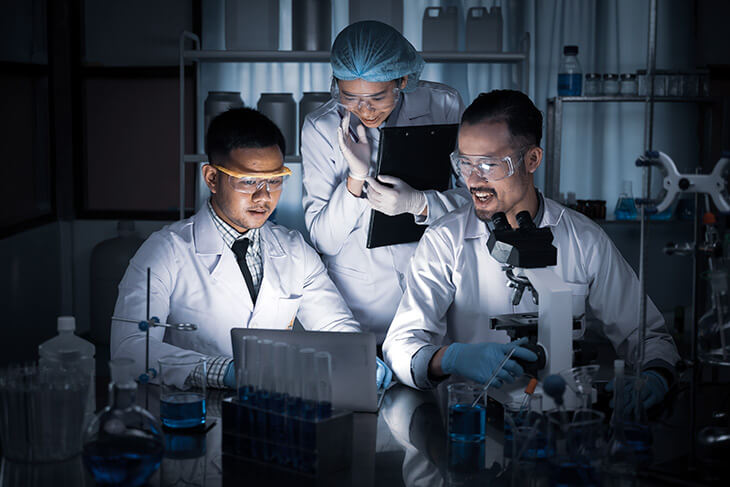 Como treinar a equipe do laboratório?