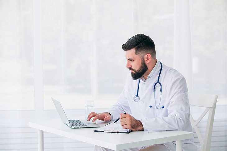 Conheça as exigências legais e específicas para o laboratório de análises clínicas