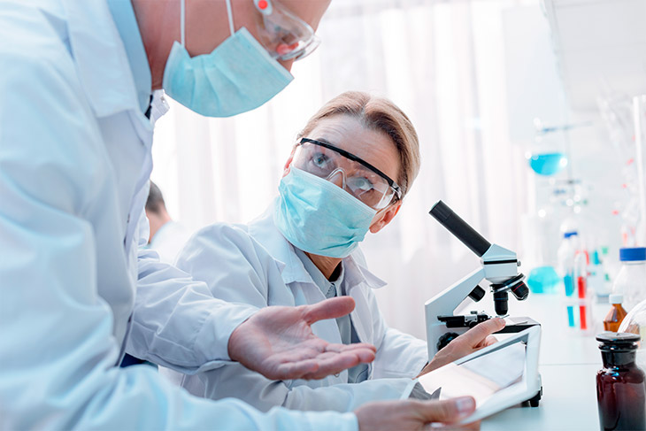 Tecnologia para integrar setores de um laboratório de análises clínicas