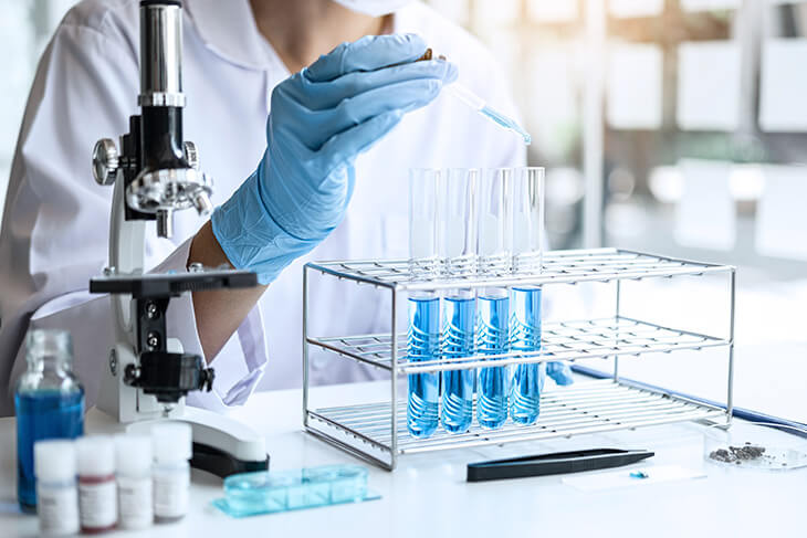 Agilidade e precisão no laboratório de análises clínicas