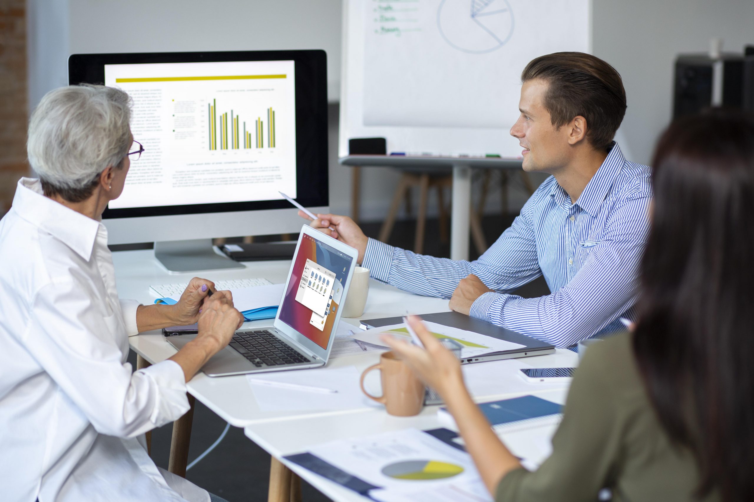 Indicadores financeiros para laboratórios: o que acompanhar para melhorar a gestão